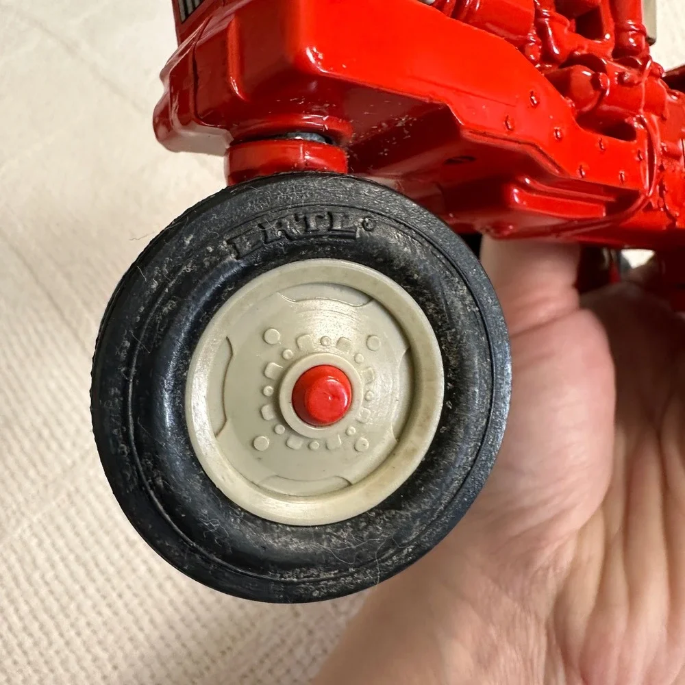 VTG Ertl Ford 901 Select O Speed Tractor Diecast 1/16 Scale Red Farm Toy